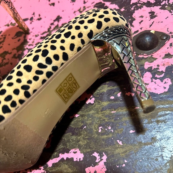 PIERRE DUMAS Leopard Bow silver heels sz 8 - Picture 8 of 12